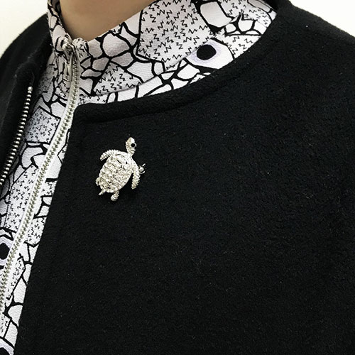 NEW海をスイスイ子亀くんのブローチ【PETAL　MARKET】