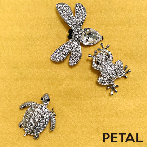 ケロッケロッいつもご機嫌なカエルブローチ【PETAL MARKET】　