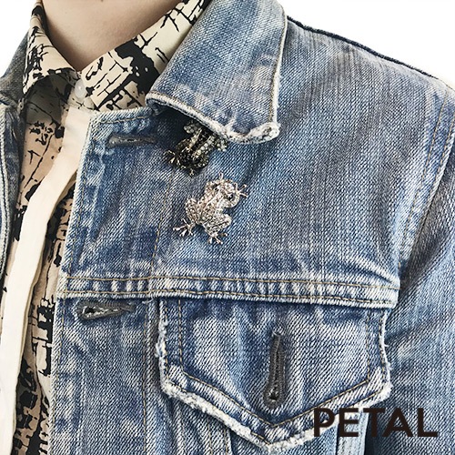 ケロッケロッいつもご機嫌なカエルブローチ【PETAL MARKET】　