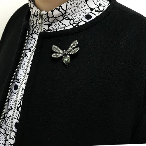 女王のように高貴な蜂のブローチ【PETAL MARKET】