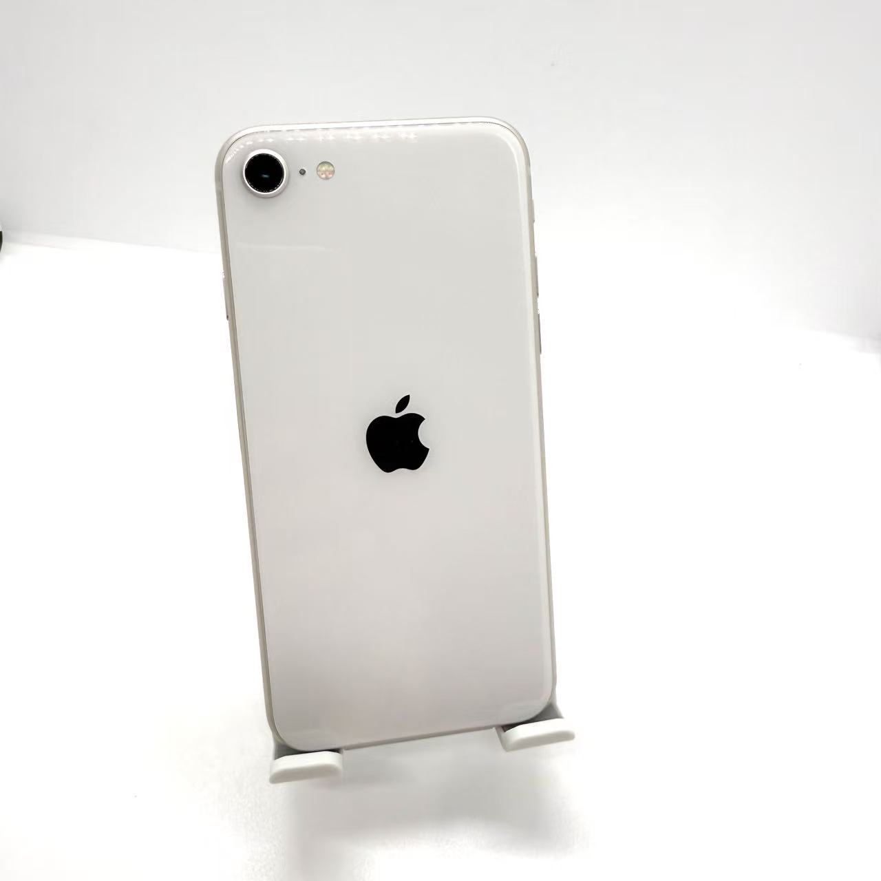 Apple iPhone SE第3世代 ホワイト 本体 64GB 即日発送・国内正規品】Apple iPhone SE (第3世代) ホワイト