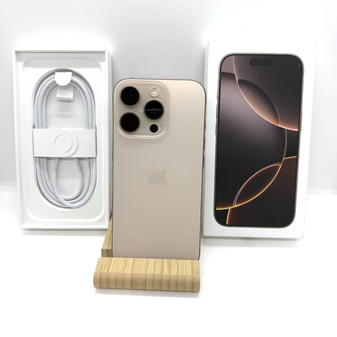 iPhone 16 Pro 128GB SIMフリー [デザートチタニウム] 中古(白ロム