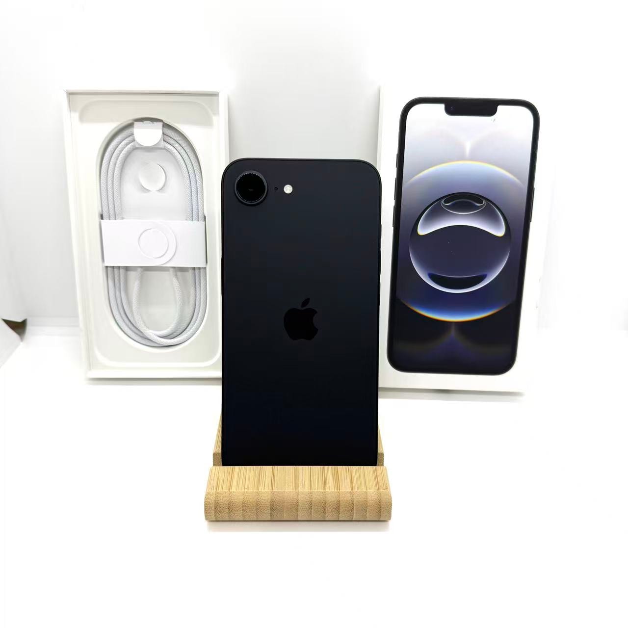 iPhone 16e 128GB SIM�t���[ [�u���b�N]