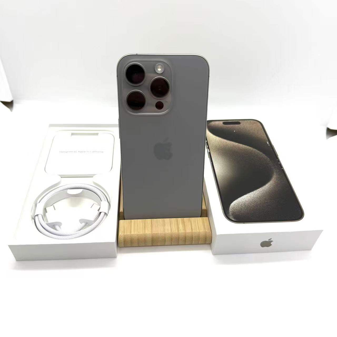 iPhone 15 Pro 128GB SIM�t���[ [�i�`�������`�^�j�E��]�̐��i�摜4