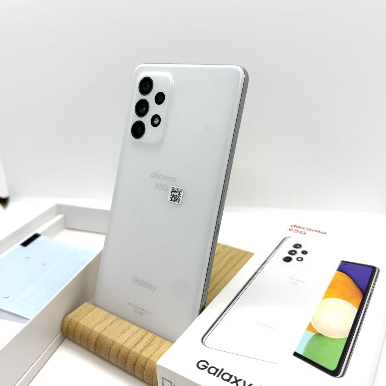 Galaxy A52 5G SC-53B docomo [�I�[�T���z���C�g]�̐��i�摜2