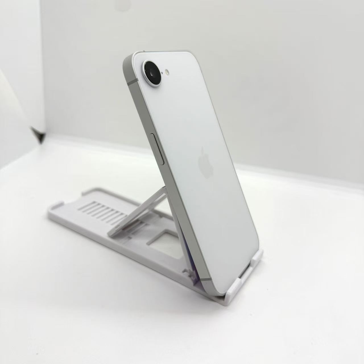 Aランク 訳あり」SIMフリー iPhone 16e 128GB [ホワイト] 本体 電池