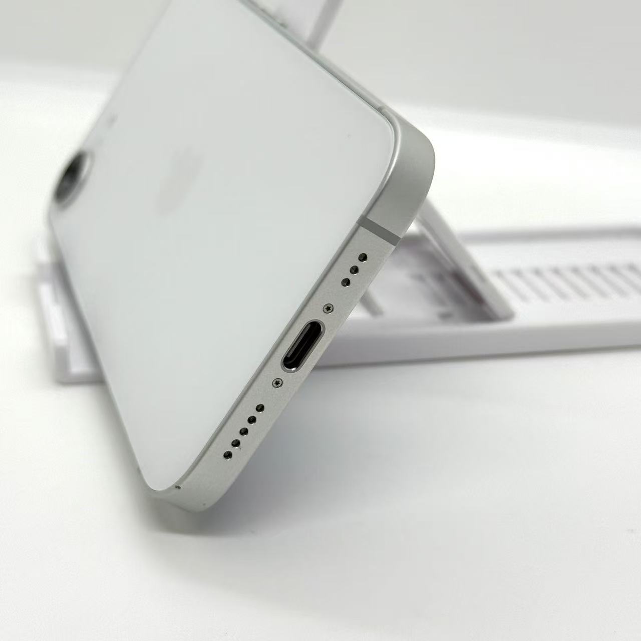 Aランク 訳あり」SIMフリー iPhone 16e 128GB [ホワイト] 本体 電池