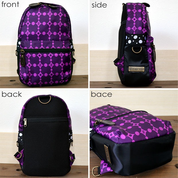 シルエットがくずれにくいように全体の表生地と裏生地の間に
クッション素材を入れているので、中に物をたくさん入れても
キレイなシルエットでお使いいただけます！