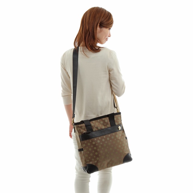 大きくも小さくもない、ちょうどいいサイズ感のリュックサックです。