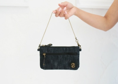 チェーン付きの便利なポーチ◎