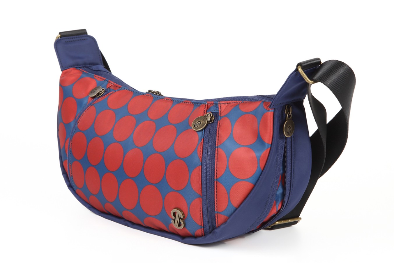 マチが広がって大容量に変わるとても便利なショルダーバッグです。