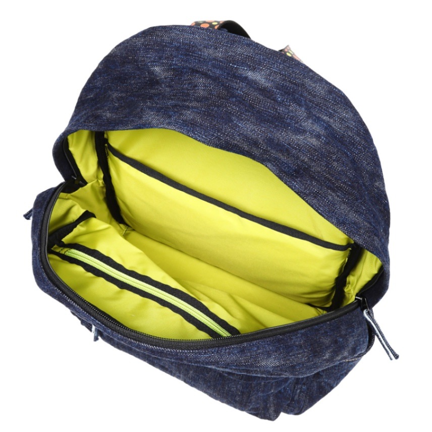 【充実の中仕様のデニムリュック】
<br>
<br>
中のポケットにはクッションの入ったポケットがあり、モバイル対応となっております。<br>
また、ファスナーポケットもあり、鍵などの小物入れにとても便利です。<br>
背面は、大きめのファスナーポケットを配しており、貴重品など背中で持てるので安心です。<br>（長財布も入ります）