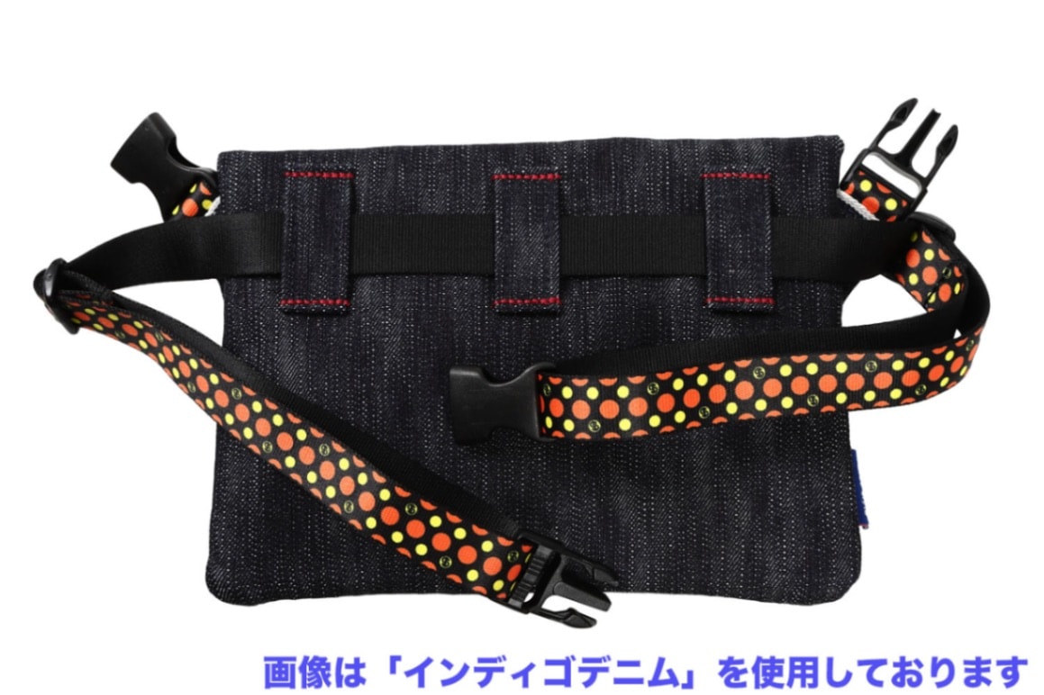 ウエストバッグにもなる「２WAY仕様」のサコッシュ。
ウエストバッグにするにはショルダーベルトをベルトループに差し込んでお使いください〜