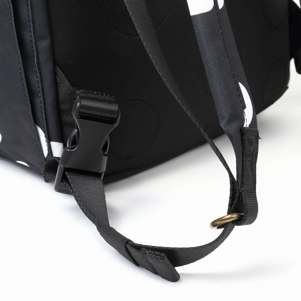 【実用新案特許取得】〈TONYstyle〉ぴたっリュック＜水玉ブラック＞ 疲れないリュック 姿勢が良くなるリュック ズレないリュック ずれないリュック リュックサック 軽量 疲れにくい 姿勢が良くなる 水玉柄 ドット柄 撥水加工 バッグ