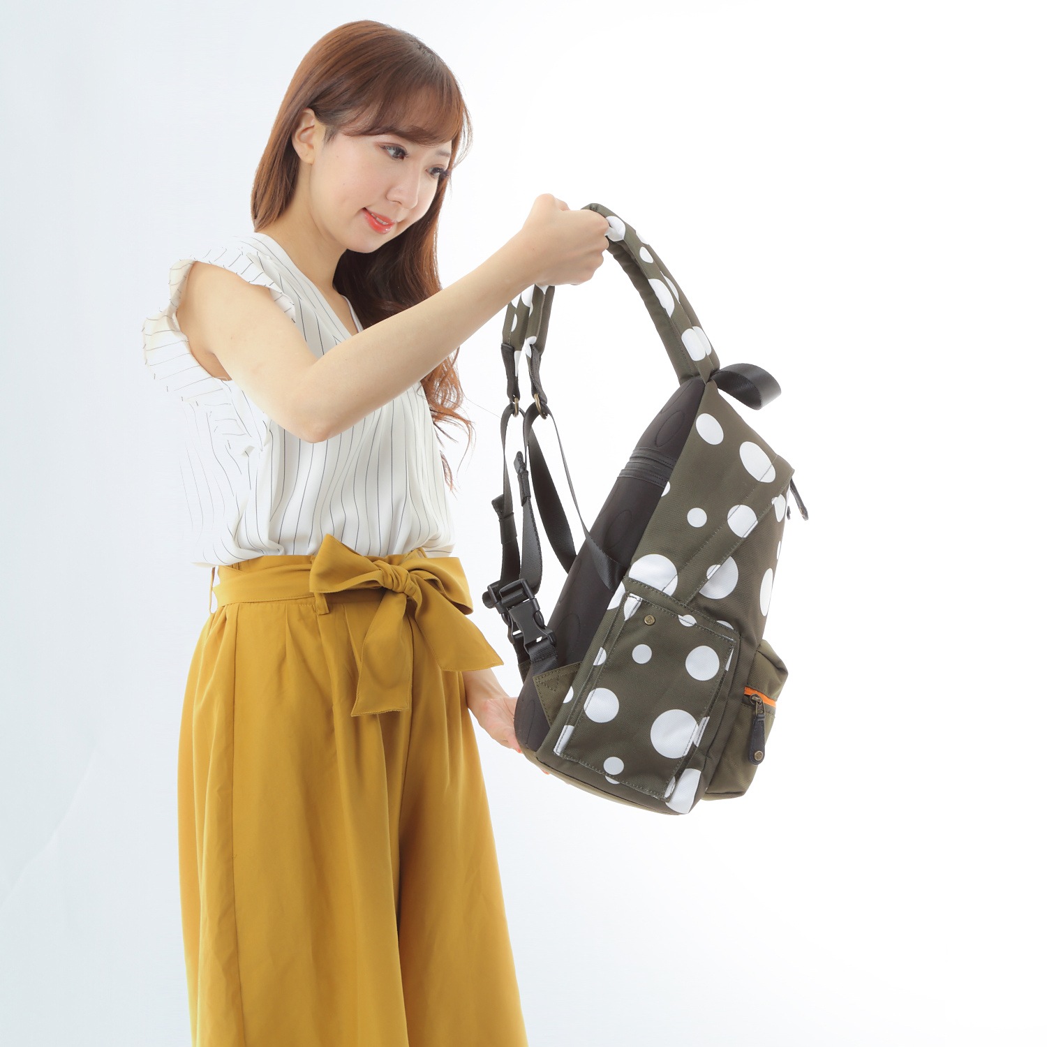 【実用新案特許取得】〈TONYstyle〉ぴたっリュック＜水玉グレー＞ 疲れないリュック 姿勢が良くなるリュック ズレないリュック ずれないリュック リュックサック 軽量 疲れにくい 姿勢が良くなる 水玉柄 ドット柄 撥水加工 バッグ