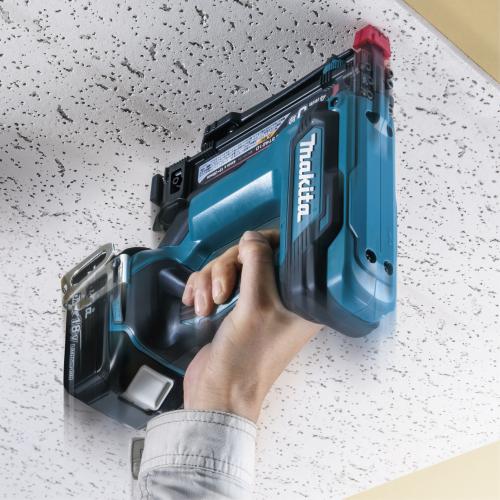 マキタ　18V　充電式タッカ（10mm・Ｊ線）ST121DZK　本体・ケース（充電池・充電器別売）