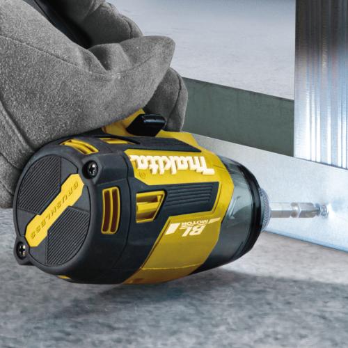 マキタ・充電式インパクトドライバ・TD173DGXAR　6.0Ah Li-ion電池(BL1860B)2個　充電器(DC18RF)　ケース