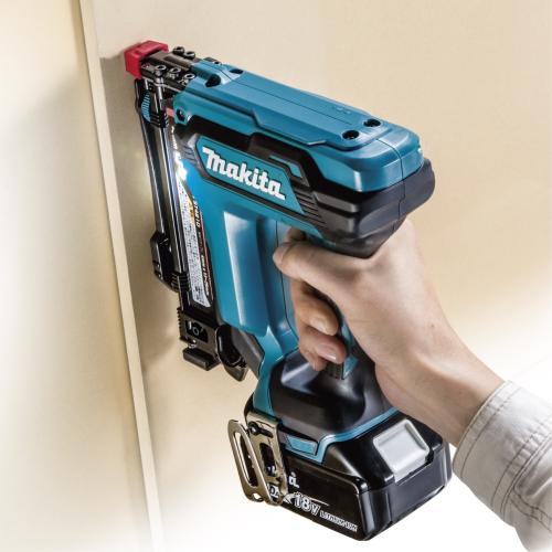 マキタ 18V 充電式タッカ(4mm・J線)ST421DZK 本体・ケース(充電池・充電器別売)
