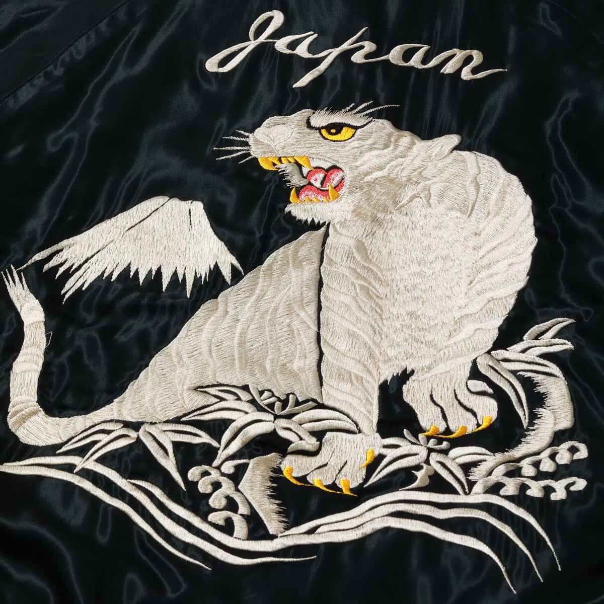 �ڥơ��顼���Ρʥơ��顼�ȥ��襦�ˡ�tt15973-219 / Mid 1950s Style Acetate Quilted Souvenir Jacket ��WHITE TIGER�� �� ��DUELLING DRAGONS�� �� �ۥ磻�ȥ������� ζ �ɥ饴�� �����ơ��� ����ƥ��� ��������� �����٥˥����㥱�å�