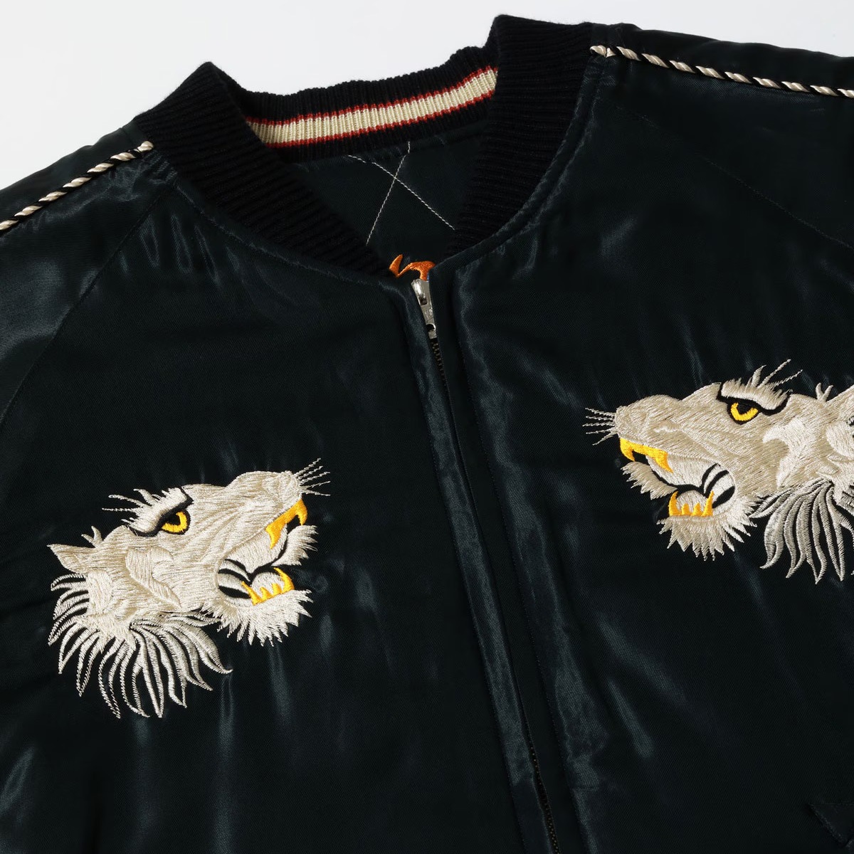 �ڥơ��顼���Ρʥơ��顼�ȥ��襦�ˡ�tt15973-219 / Mid 1950s Style Acetate Quilted Souvenir Jacket ��WHITE TIGER�� �� ��DUELLING DRAGONS�� �� �ۥ磻�ȥ������� ζ �ɥ饴�� �����ơ��� ����ƥ��� ��������� �����٥˥����㥱�å�
