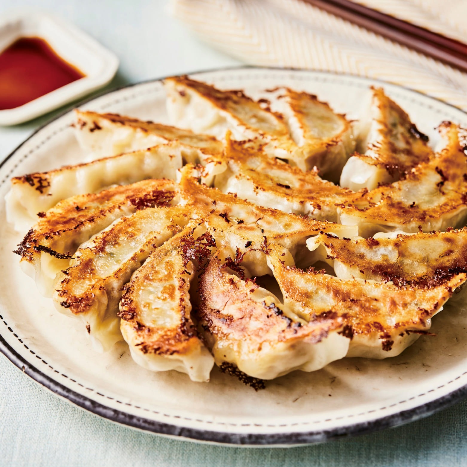 【送料無料】寅ちゃんねぎジューシー餃子(80個入り)