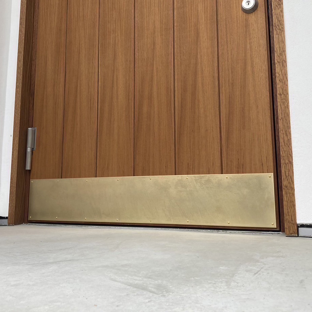 真鍮 キックプレート セット｜巣まいと暮らしの店 トリノス オンライン