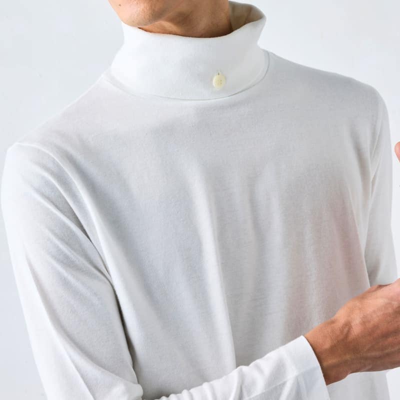 ネックのズレを防止【ボタン付きタートルネック/ 長袖】