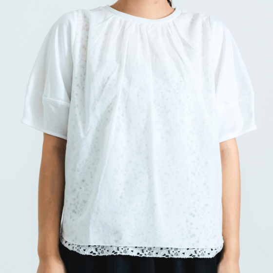 超極薄生地から透ける花柄のレース【フロントレースTシャツ(花)】