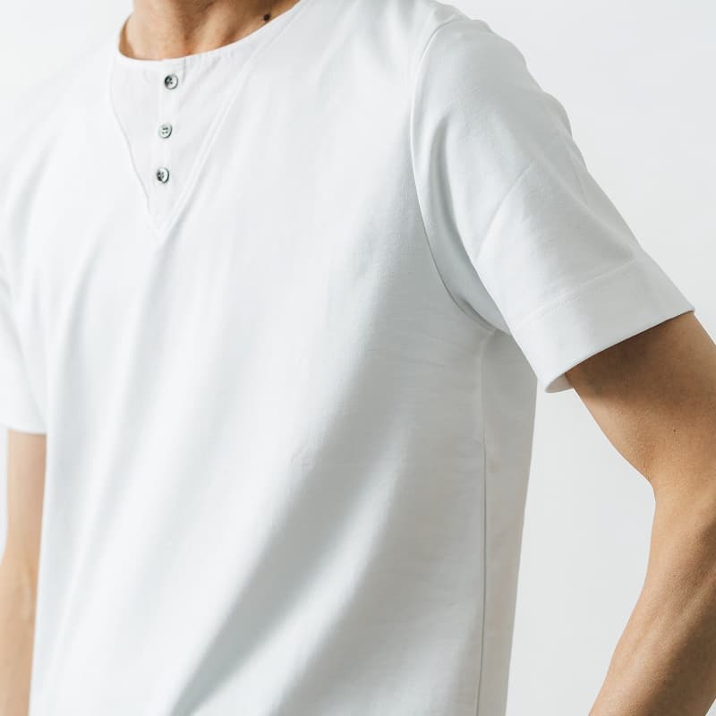 究極のコットン使用【大人のドレスTシャツ/ヘンリーネック】スマートフィット