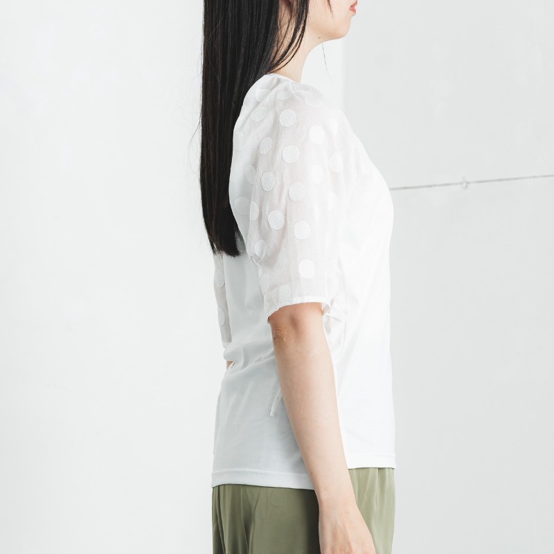 ドット柄のパフスリーブで大人可愛い【パフスリーブTシャツ】
