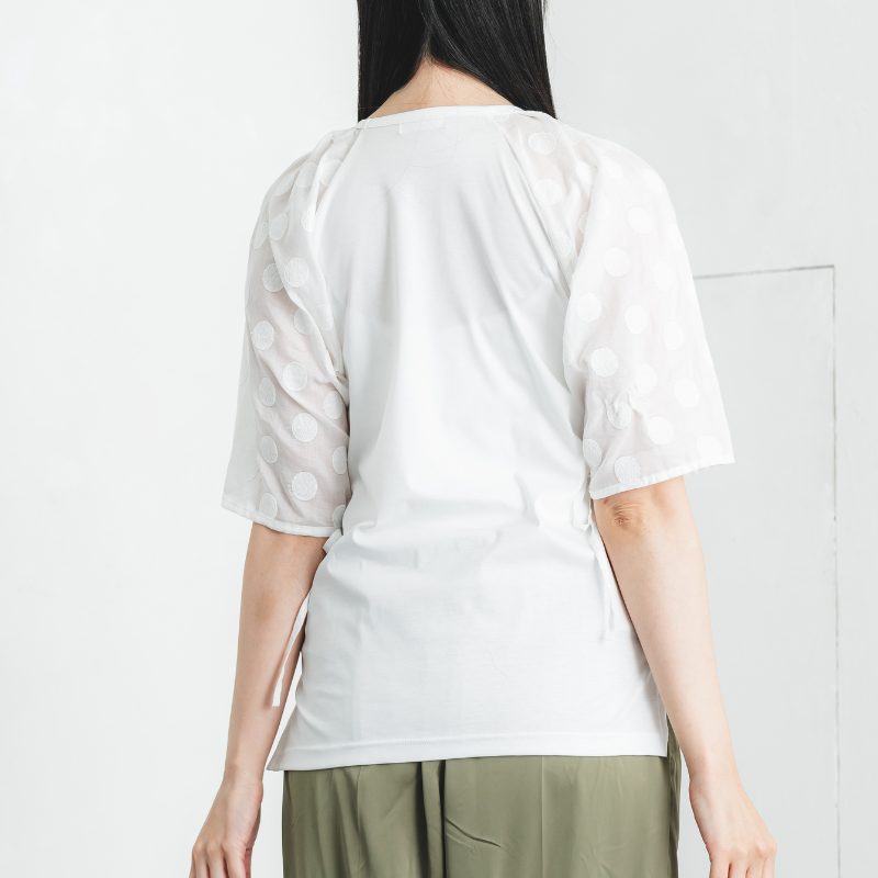 ドット柄のパフスリーブで大人可愛い【パフスリーブTシャツ】