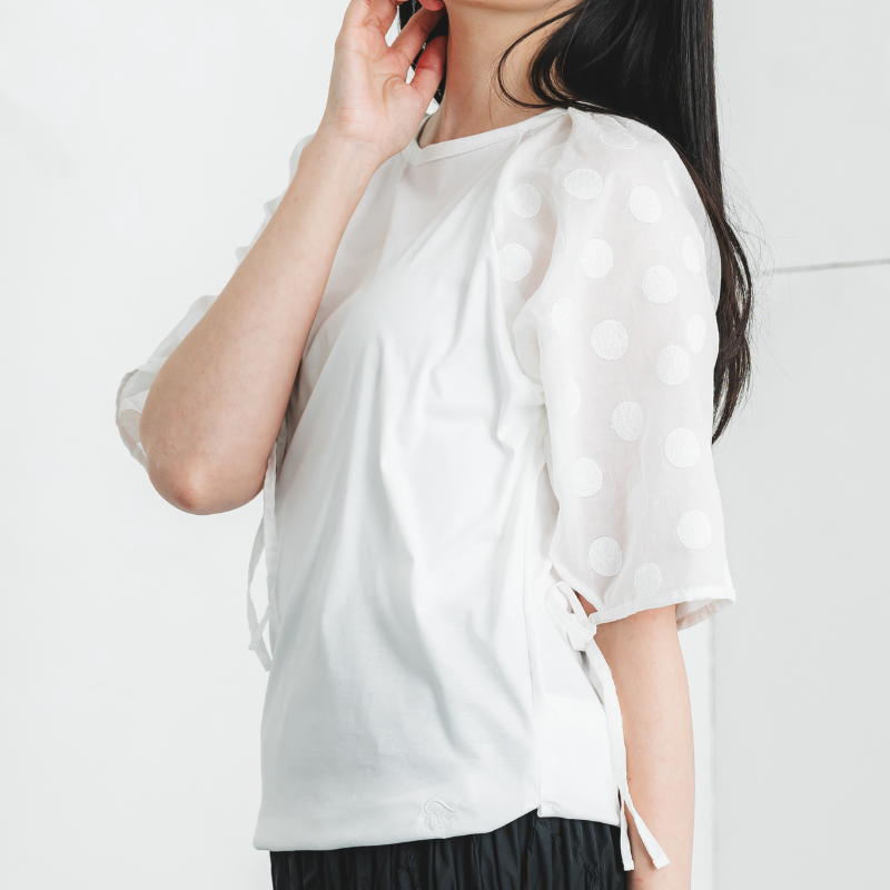 ドット柄のパフスリーブで大人可愛い【パフスリーブTシャツ】