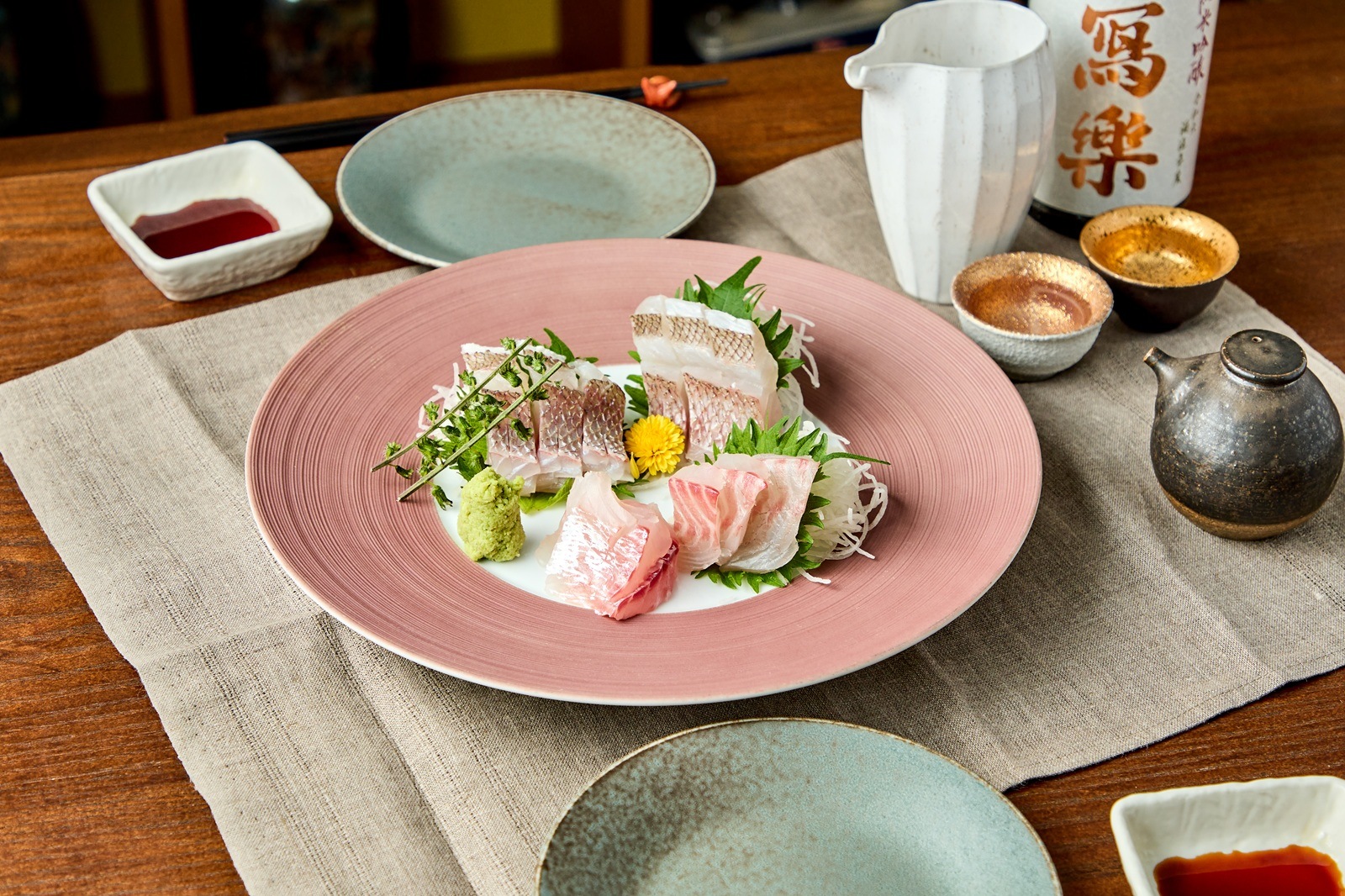 【高知県産】養殖真鯛　1本丸々2キロ前後