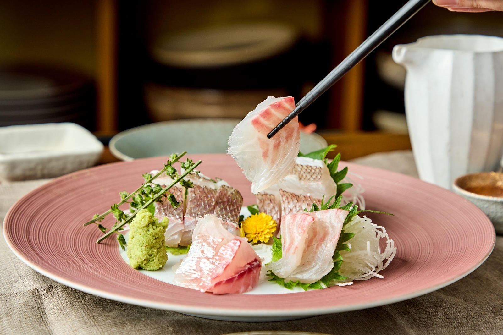 【高知県産】養殖真鯛　1本丸々2キロ前後