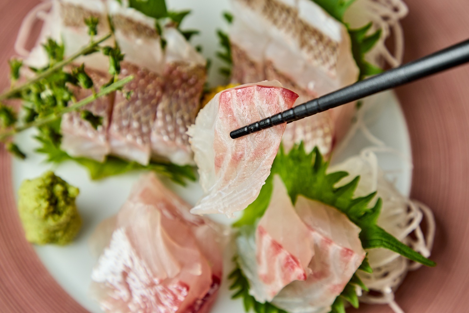 【高知県産】養殖真鯛　1本丸々2キロ前後