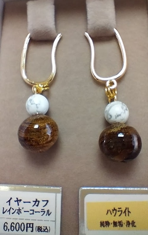 希少虹色珊瑚のイヤーカフ【岡田黒珊瑚工房】 ｜鳥取の特産品お