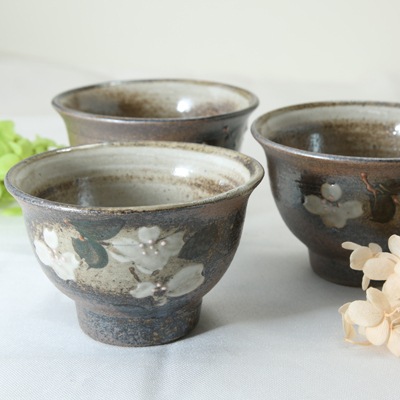 【益子焼】 煎茶カップ 汲み出し 煎茶碗 開いた形 花水木白 単品1個