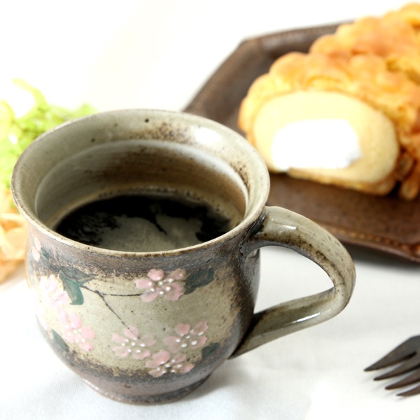 【益子焼】 マグカップ おしゃれ ふっくら縁が開いた飲みやすいデザイン さくら桜模様 【単品1個】
