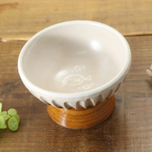 益子焼 益子焼 フードボウル ペット 餌入れ おしゃれ 食器 陶器 小さめサイズ 釉薬シリーズ いっちんお魚模様 高台しのぎ キャラメル色 単品1個 フードボウル ペット 餌入れ 食器 益子焼 通販 益子焼窯元よこやま 益子焼 益子焼 フードボウル ペット 餌入れ おしゃれ 食器 陶器 小さめサイズ 釉薬シリーズ いっちんお魚模様 高台しのぎ キャラメル色 単品1個 フードボウル ペット 餌入れ 食器 益子焼 通販 益子焼窯元よこやま