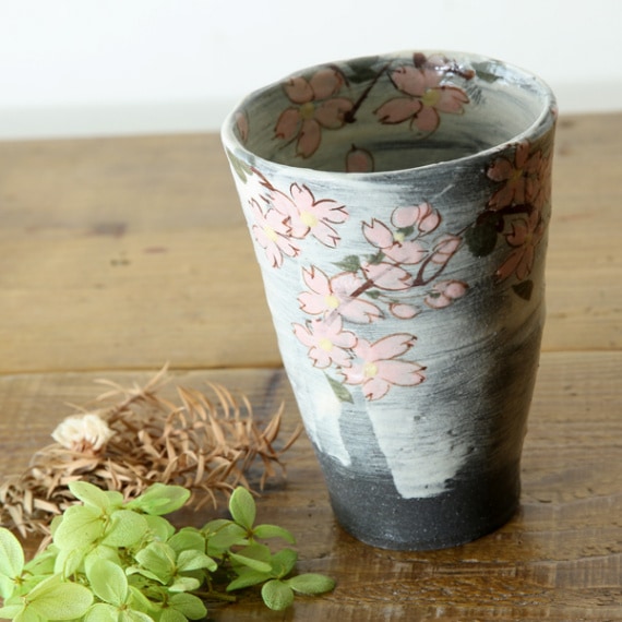 【益子焼】 ビアカップ タンブラー グレー荒土　刷毛目とさくら桜模様の絵付け 横山雄一作 一点物 単品１個