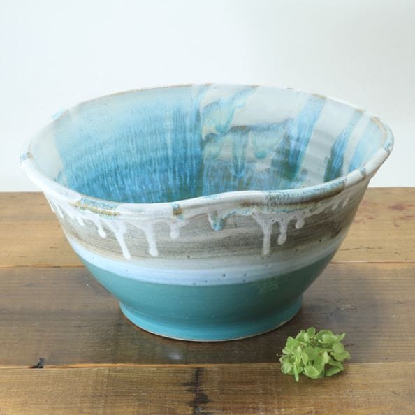 【益子焼】 メダカ鉢 おしゃれ 陶器 白とシスキーグリーン 中は流れるブルー系 縁３箇所変形デザイン 約31.5cm 一点物 【単品１個】※ギフト包装不可