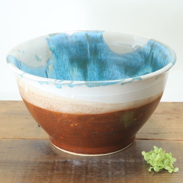 【益子焼】 メダカ鉢 おしゃれ 陶器 白と茶色 中は流れるブルー系 丸形デザイン 約32cm 一点物 【単品１個】※ギフト包装不可