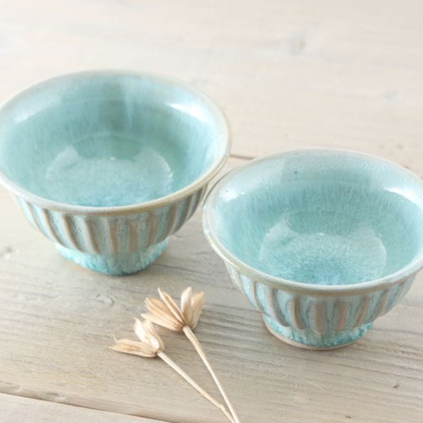 【益子焼】 夫婦茶碗 夫婦ご飯茶碗 小さめ ダイエット茶碗 お子様用にも 1本1本削り出した「しのぎ」 さわかやカラーの流れるライトグリーン