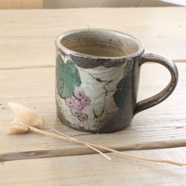 【益子焼】 おしゃれ マグカップ 布目ぶどう模様 シンプルなストレート形 【単品１個】