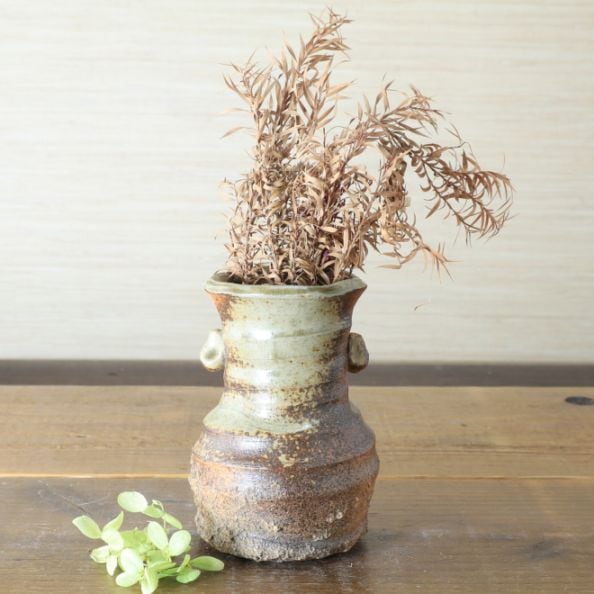 【益子焼】 素朴な還元焼 耳の付いた 変形花器 高さ約12cm 【単品１個】