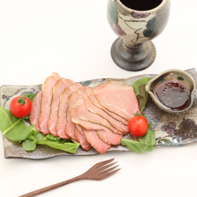 【益子焼】 少しどっしり感のある 縁がゆらゆら長皿 布目ぶどう模様 【単品1枚】