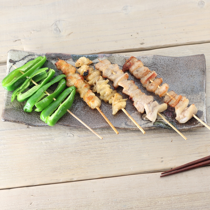 【益子焼】 少しどっしり感のある 縁がゆらゆら長皿 布目ぶどう模様 【単品1枚】