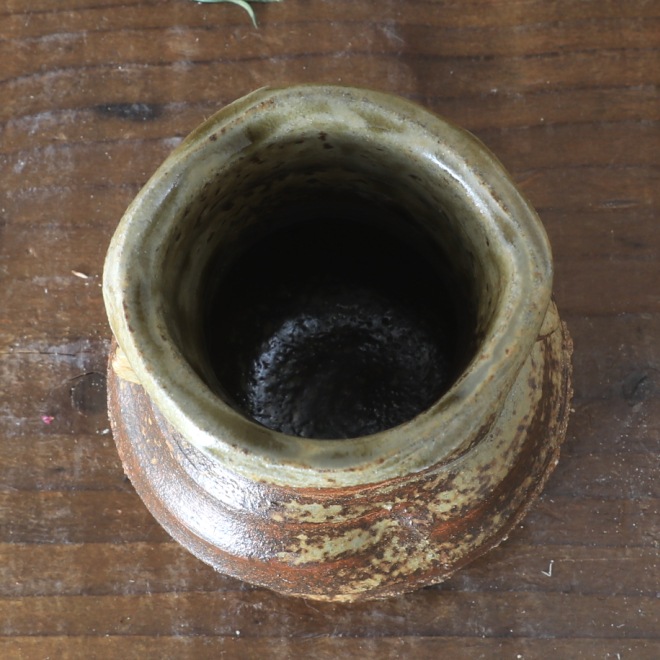 【益子焼】 素朴な還元焼 耳の付いた 変形花器 高さ約12cm 【単品1個】