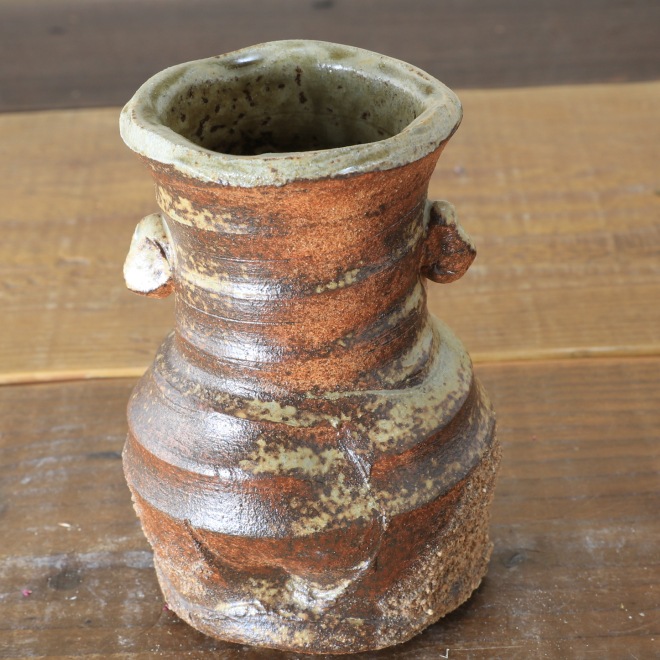 【益子焼】 素朴な還元焼 耳の付いた 変形花器 高さ約12cm 【単品1個】