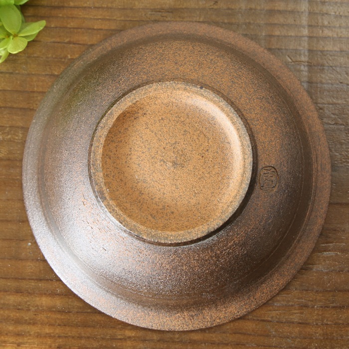 【益子焼】シンプルな形が使いやすい 縁が開いたデザインの小鉢 【優しい風合いのつばき模様・単品１個】